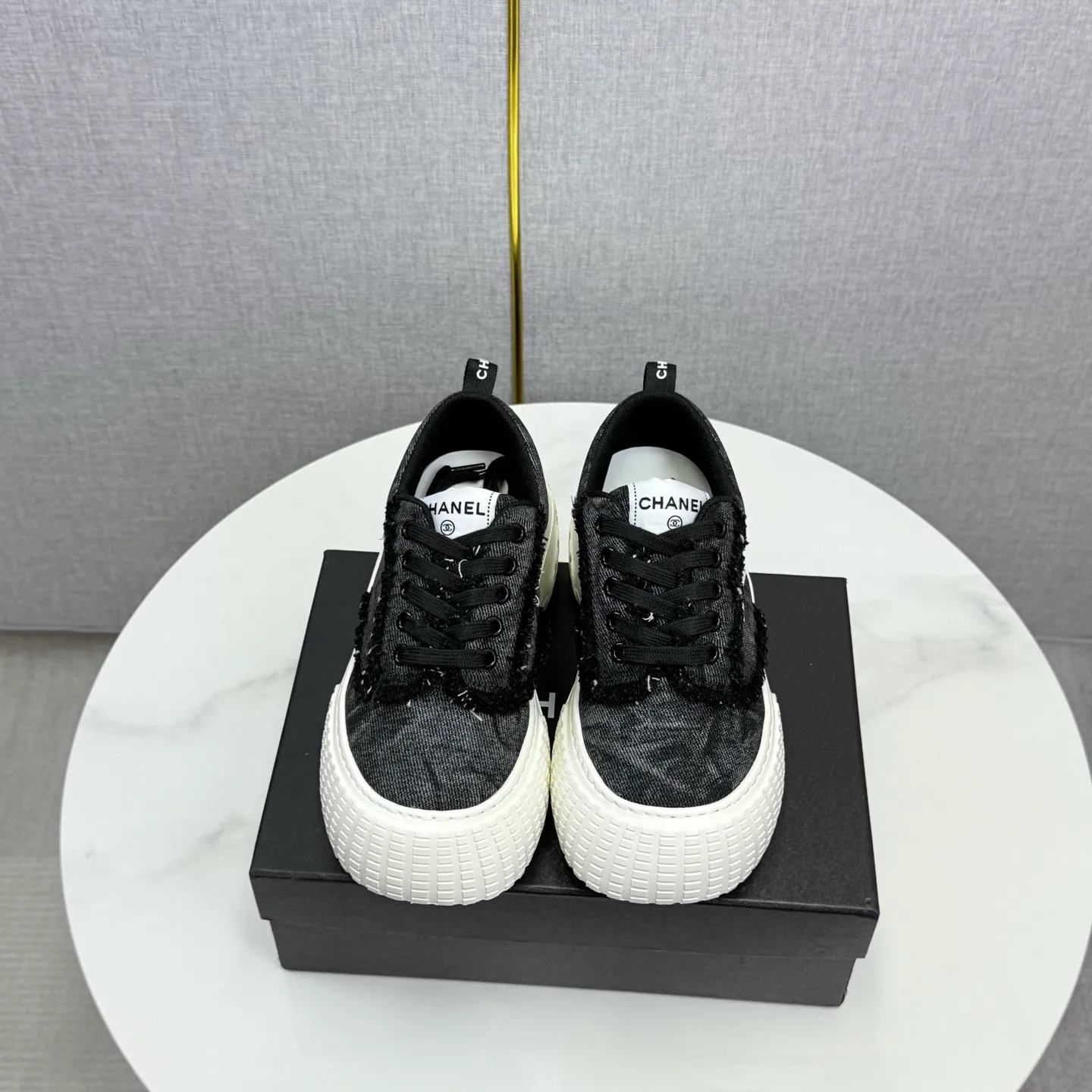 💕💕Factory direct selling price p640💕💕 Chanel Panda Shoes! 2025 counter's top casual sports shoes, this classic design; the upper is in the style of electric embroidery with various techniques; the outsole is fashionable and sporty; the unusual inclusion of a variety of color matching elements... The diversified mix and match is very good-looking and versatile, and can be used for leisure, fashion, sports, and outdoor... ꫛꫀꪝ Go➫ Materials: ❶Upper made of: original imported first-layer silk cowhide + original version waterproof cloth + original first-layer cowhide ❷Inner lining: Original Yangli+wang ❸ Outsole based on: Original TPU combination outsole Counter boutique packaging complete set for women 35–41